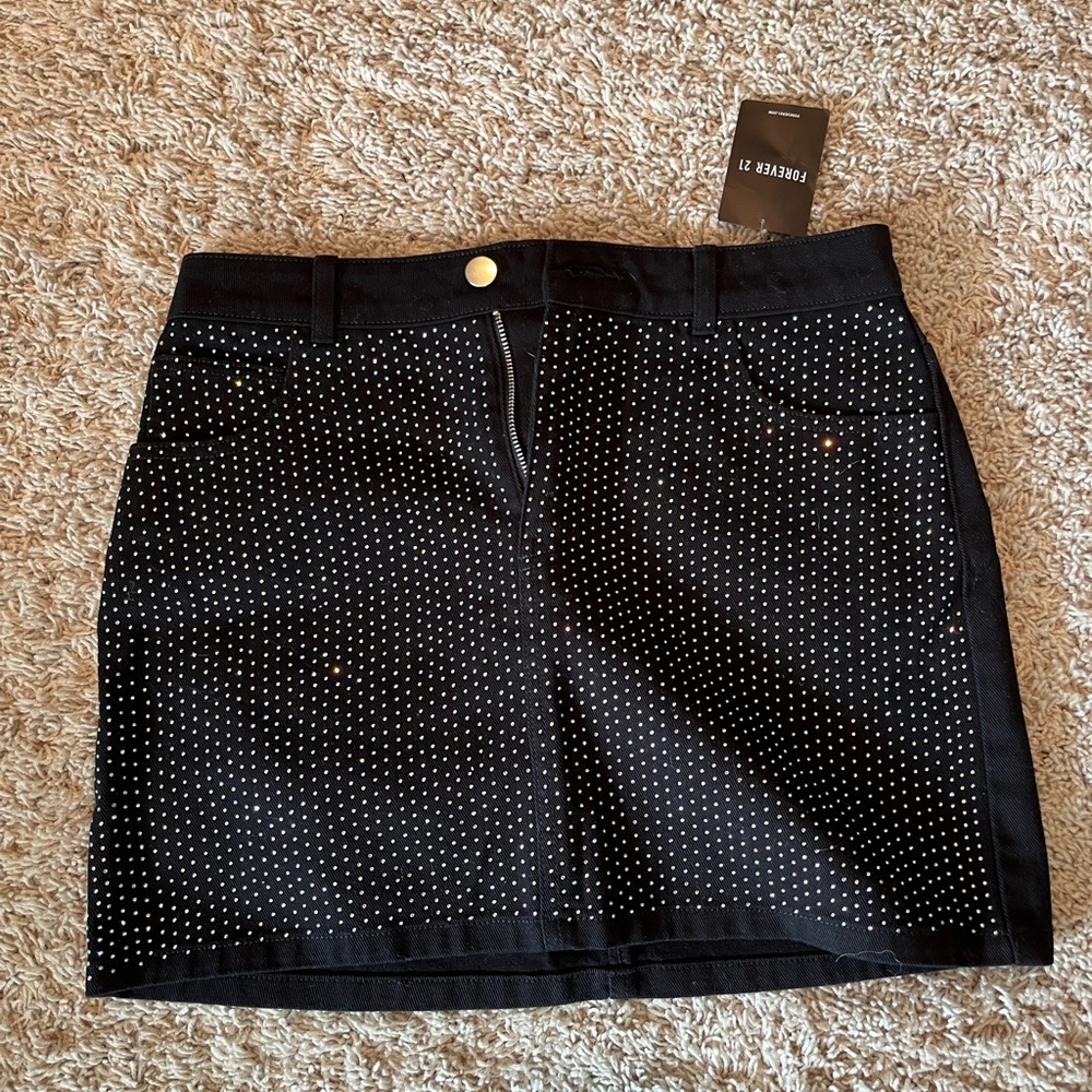 Mini beaded skirt. Black background. Size 6!